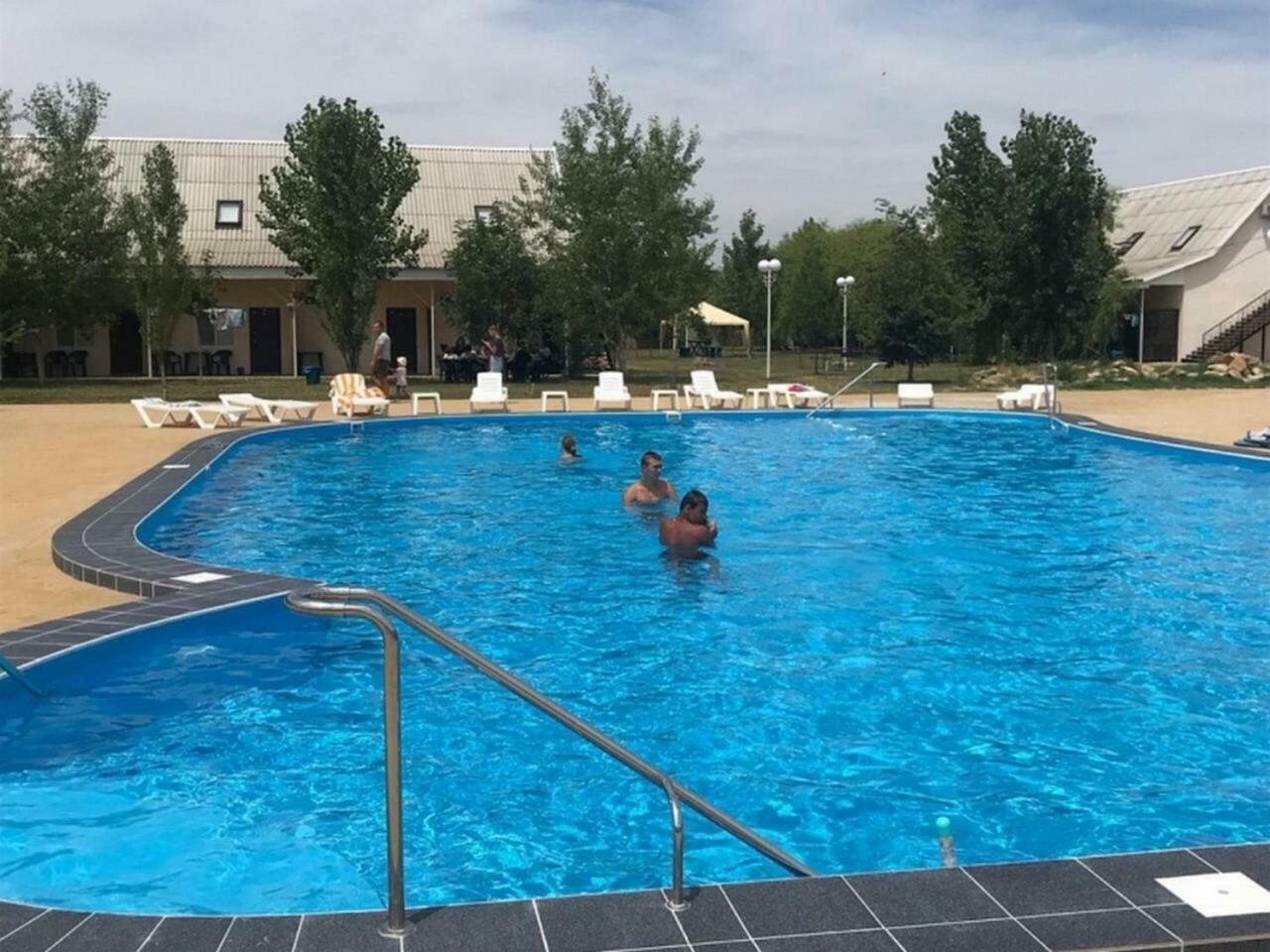 База Відпочинку "Сонячна" بريمورسكوي المظهر الخارجي الصورة